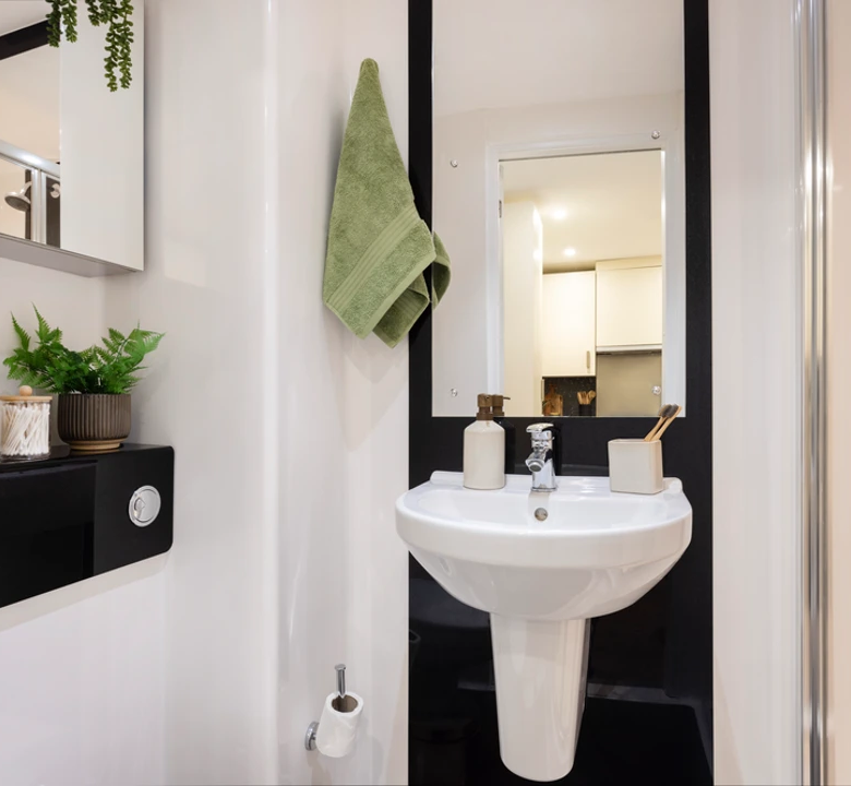 Salisbury Court Edinburgh Bathroom