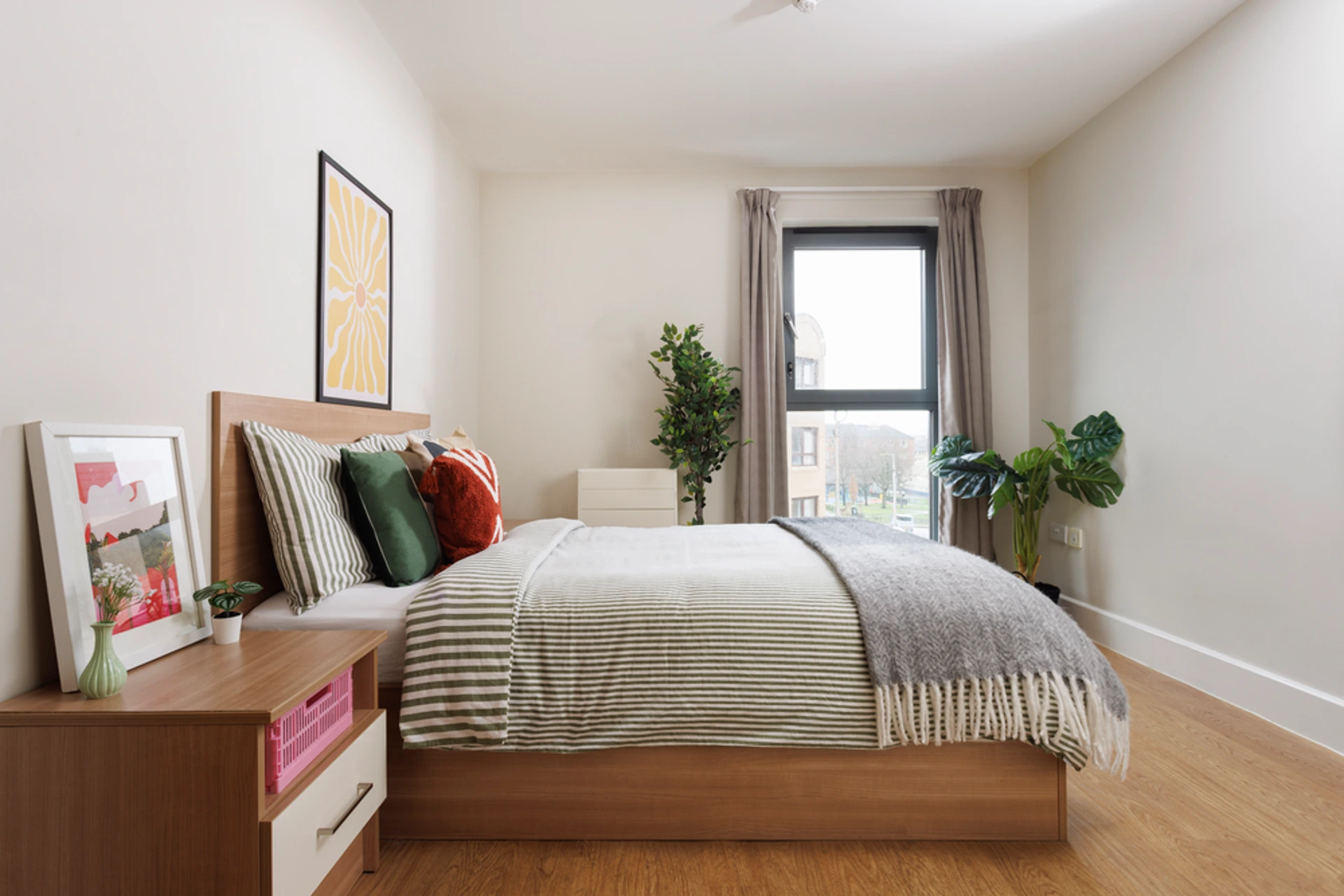 kelvin court glasgow bedroom