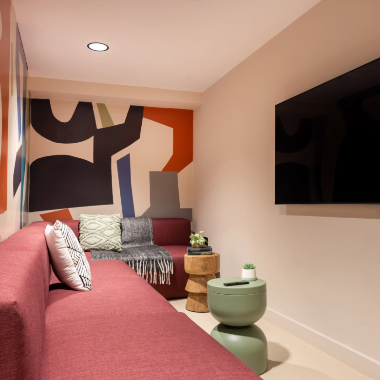 Thurso Street Glasgow TV room