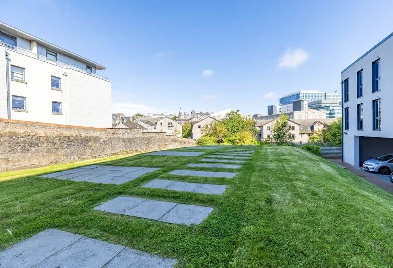 ABeleven Aberdeen Courtyard Area