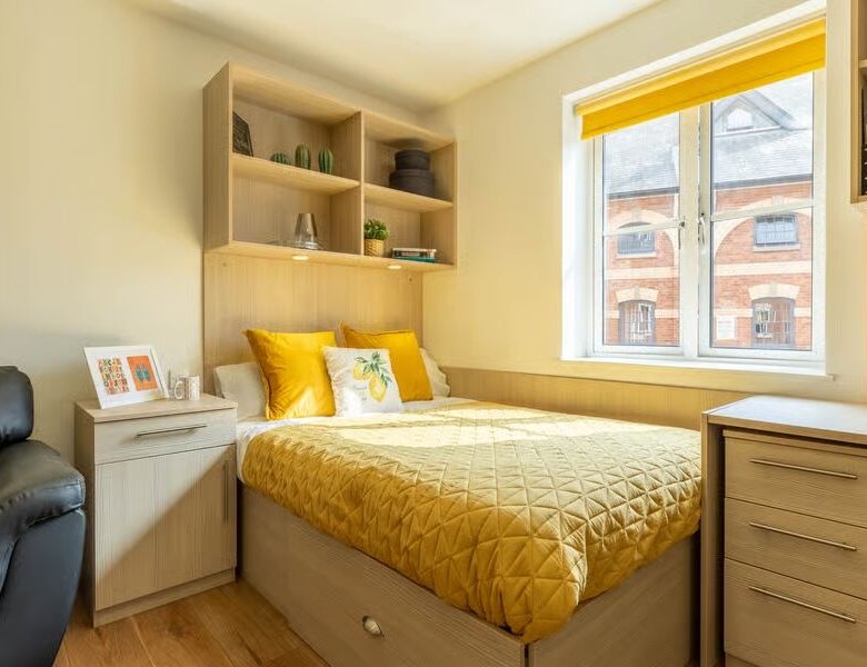 Iron Bridge Studios Exeter Studio Plus bed