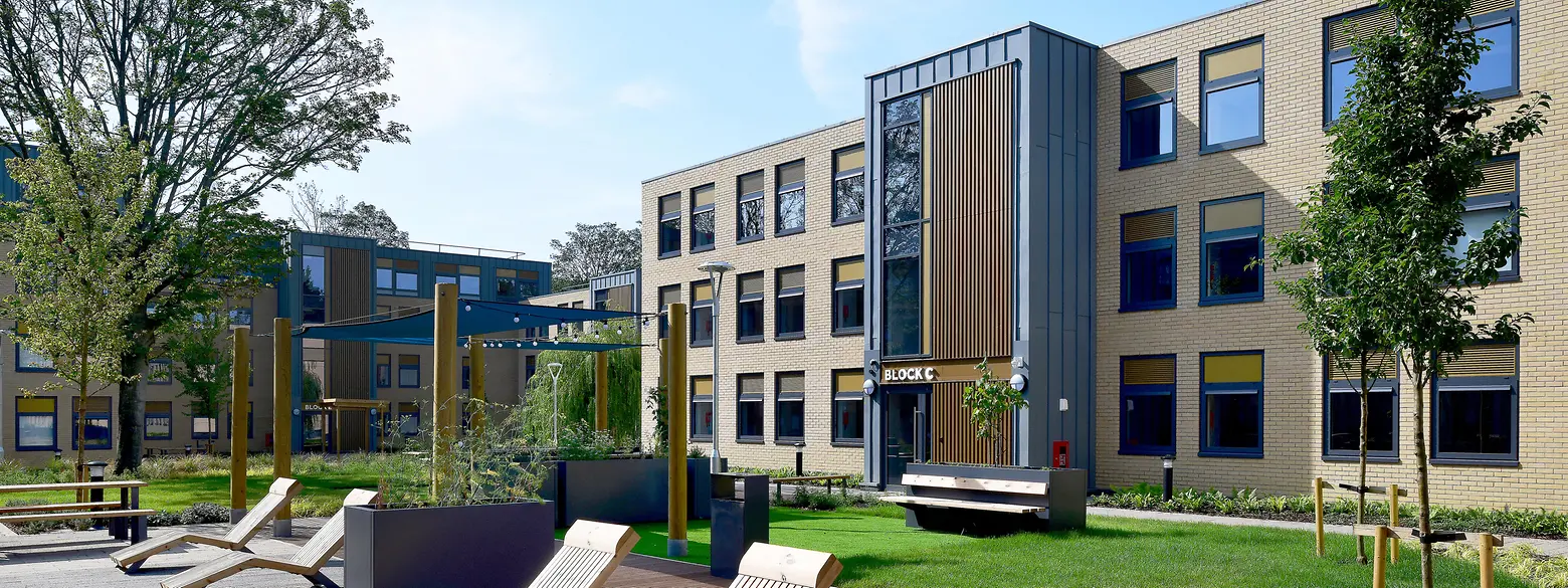 luna-8 Luna Hatfield Exterior