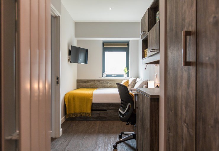 Queens Court Reading Gold Ensuite