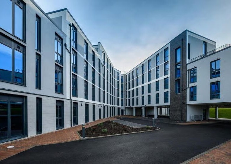 ABeleven Aberdeen Parling And Courtyard