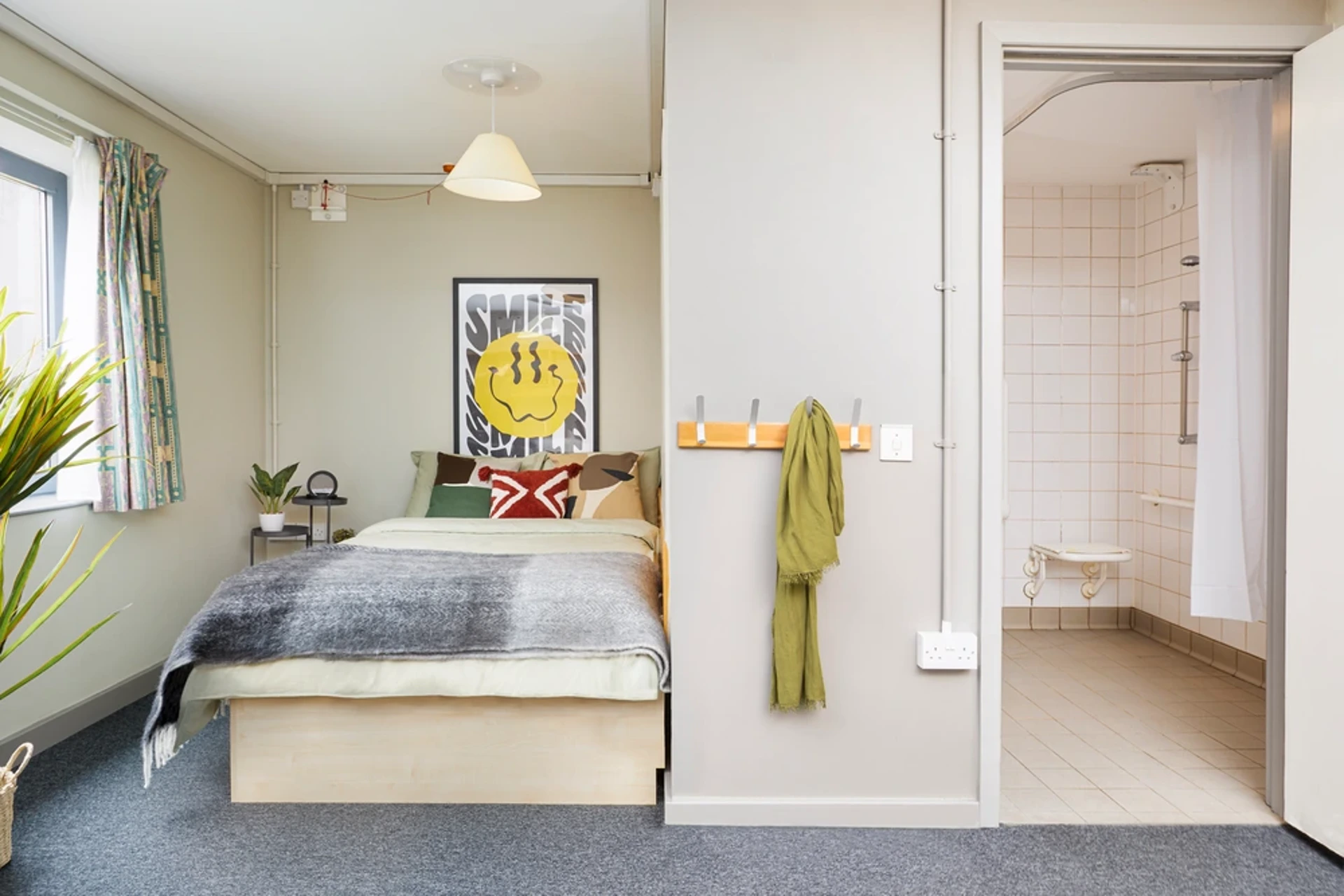 Birmingham_Lakeside_AccessibleEnsuite_02